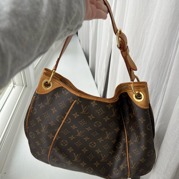 Louis Vuitton Galleria PM Shoulder Bag - Picture 2 of 16